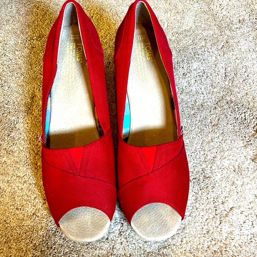 Tom’s red peep toe wedges size 11 new